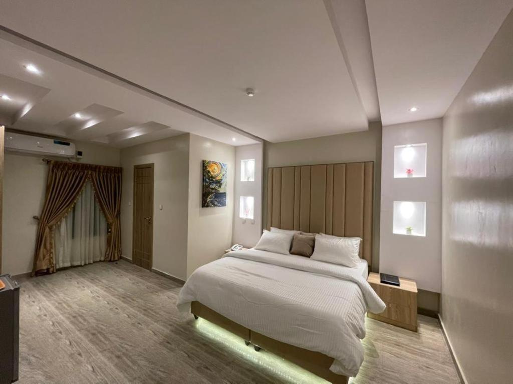 לגוס God'S Touch Apartments Signature מראה חיצוני תמונה