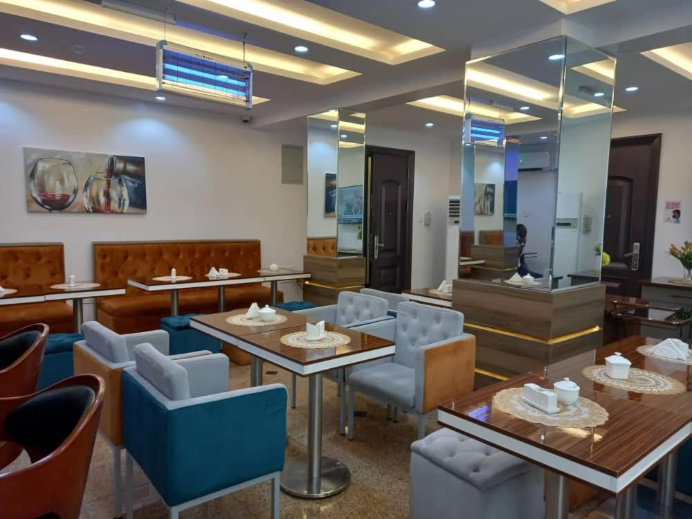 לגוס God'S Touch Apartments Signature מראה חיצוני תמונה