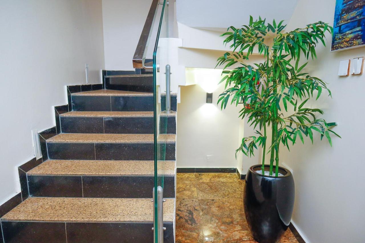 לגוס God'S Touch Apartments Signature מראה חיצוני תמונה